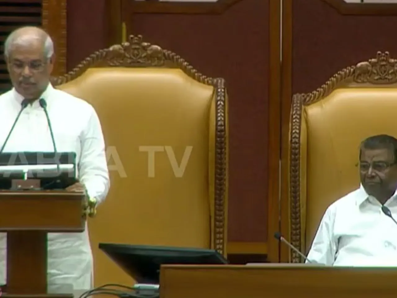 സ്‌കൂള്‍ വിദ്യാര്‍ത്ഥിനികള്‍ക്ക് മൂന്ന് ദിവസത്തെ ആര്‍ത്തവ അവധി; സാമ്പത്തിക സ്ഥിതി വ്യക്തമാക്കാൻ ധവളപത്രം പുറപ്പെടുവിക്കുംയുഡിഎഫ് സര്‍ക്കാരിന്റെ നയപ്രഖ്യാപനത്തില്‍ ചരിത്രപരമായ മാറ്റങ്ങള്